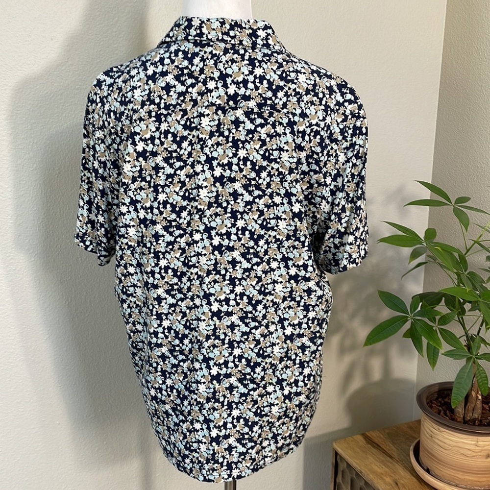 Vintage Guess blue floral button down top SZ S/M - Picture 3 of 9